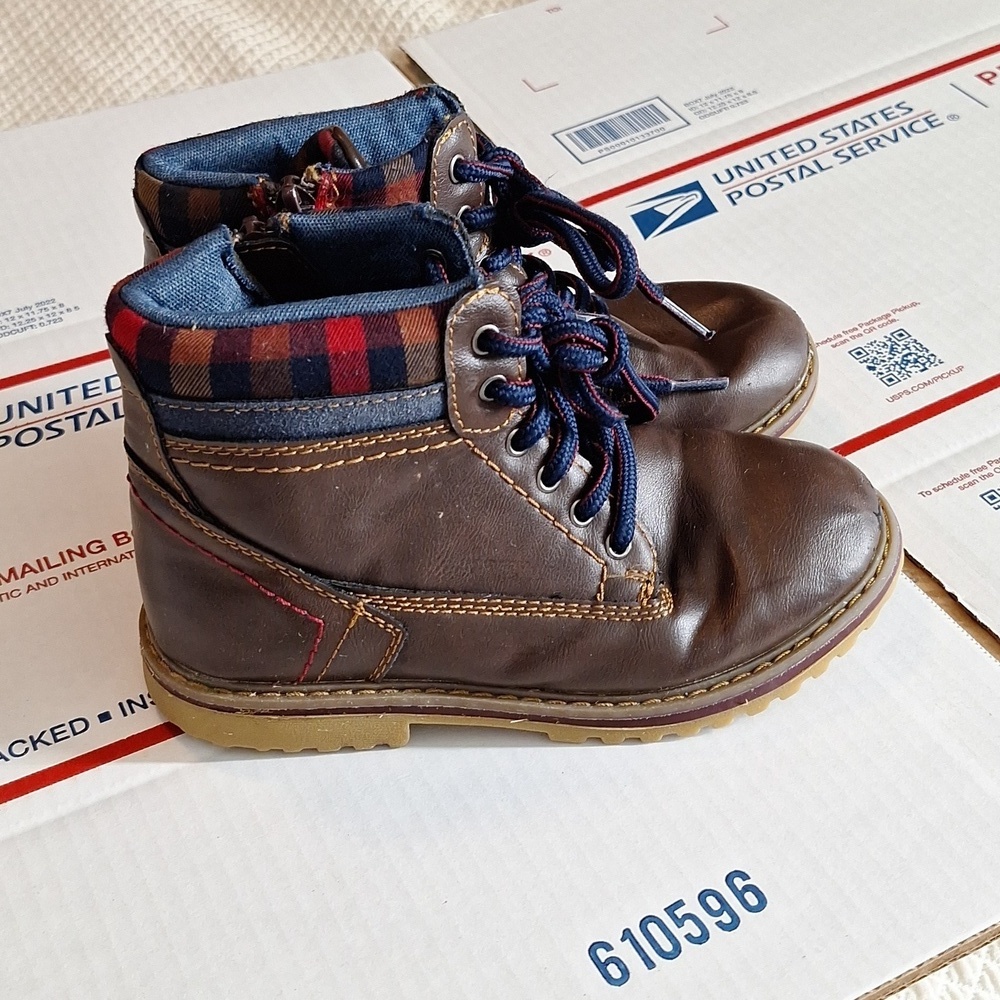 STONE CANYON BOYS BROWN BOOTS SIZE 1M